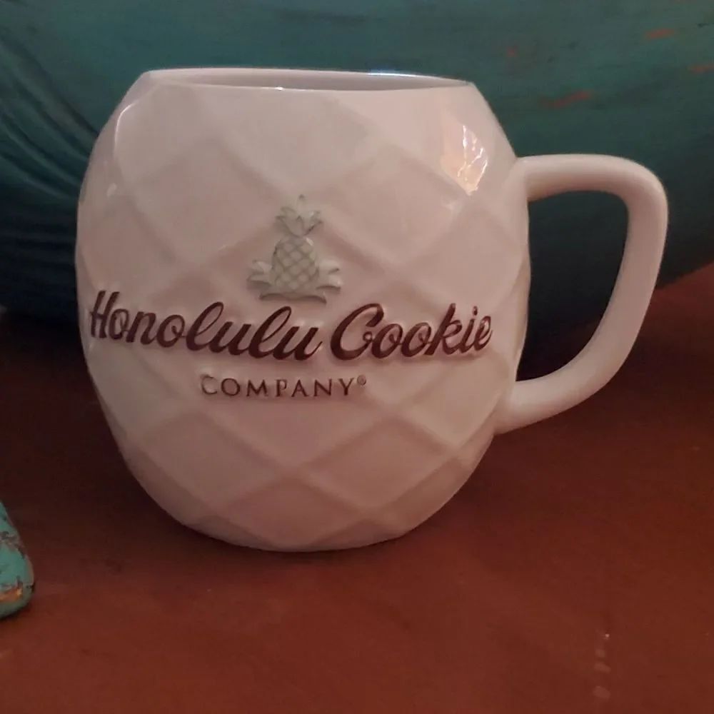 Honolulu Cookie Company Pineapple Coffee Mug Cup 16 oz.